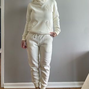 Cozy 2 Piece Hoodie and Jogger Pant Set 🤍